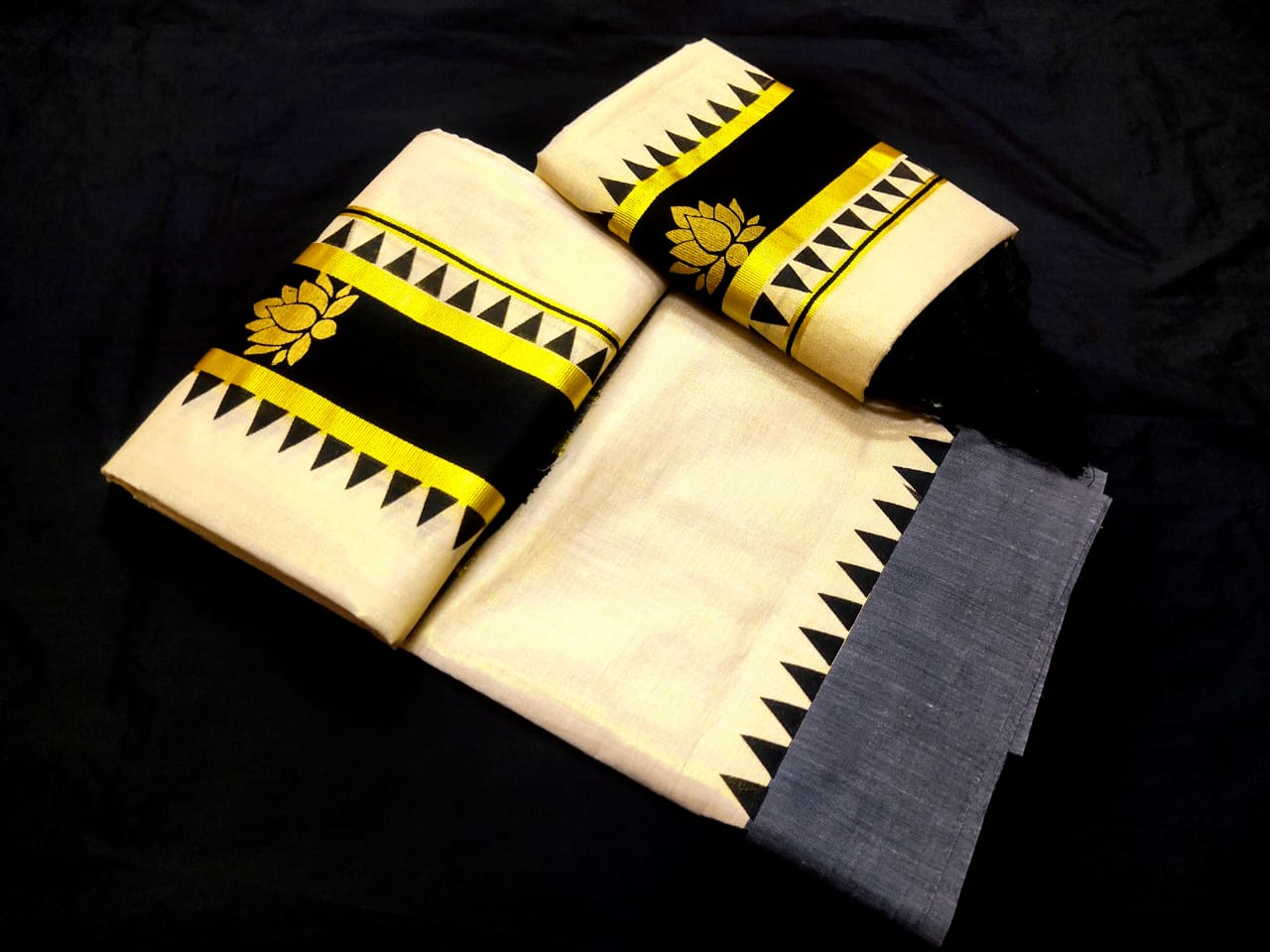 Golden tissue set mundu