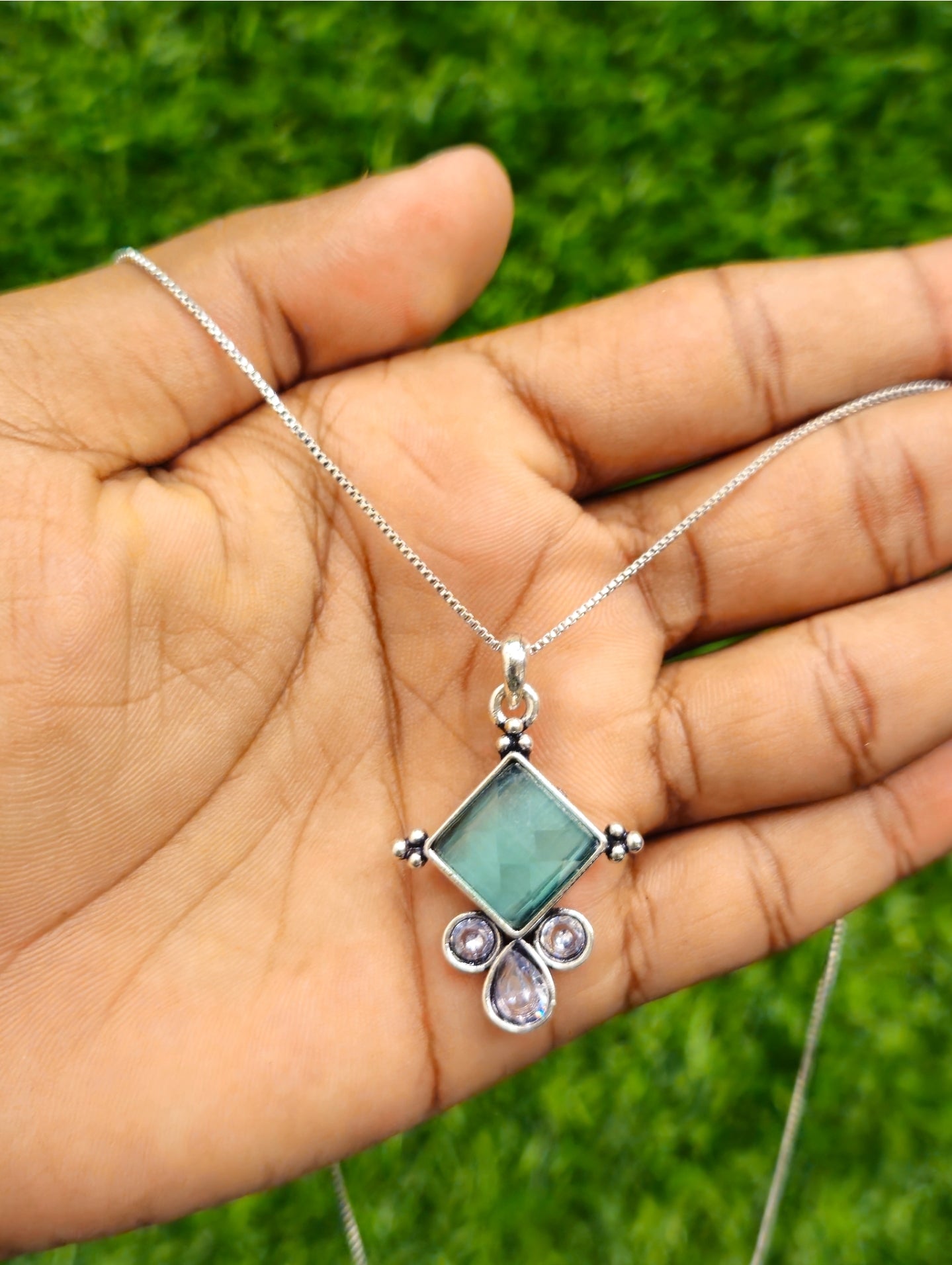 Lahariya Pendant P8