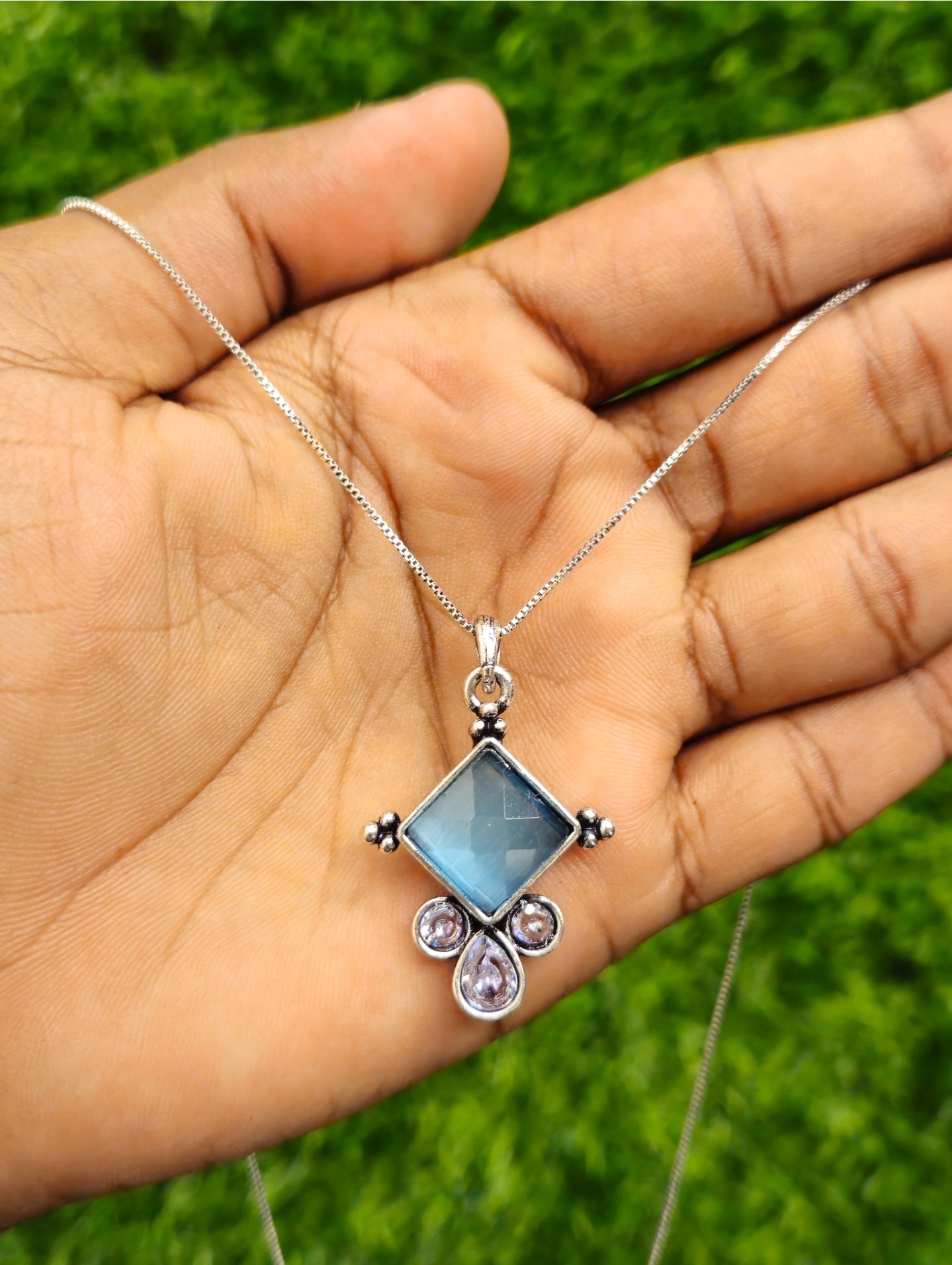 Lahariya Pendant P8